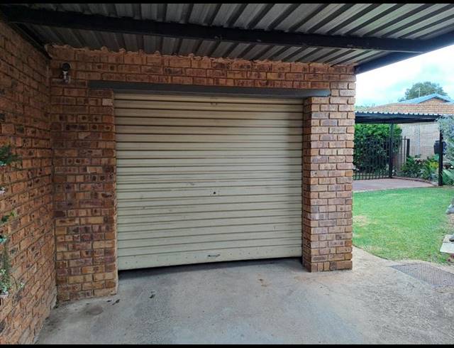 2 BEDROOM HOUSE FOR SALE IN WANNENBURGHOOGTE